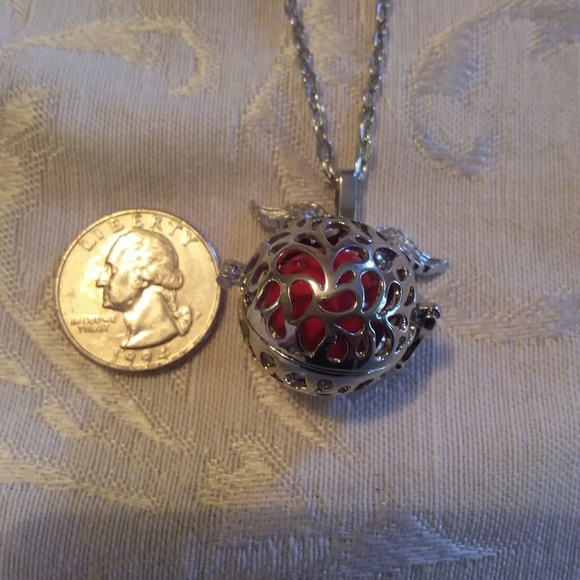 Winged Angel caller necklace - Picture 4 of 4